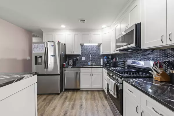 Aurora, IL 60506,2311 Greenleaf CT