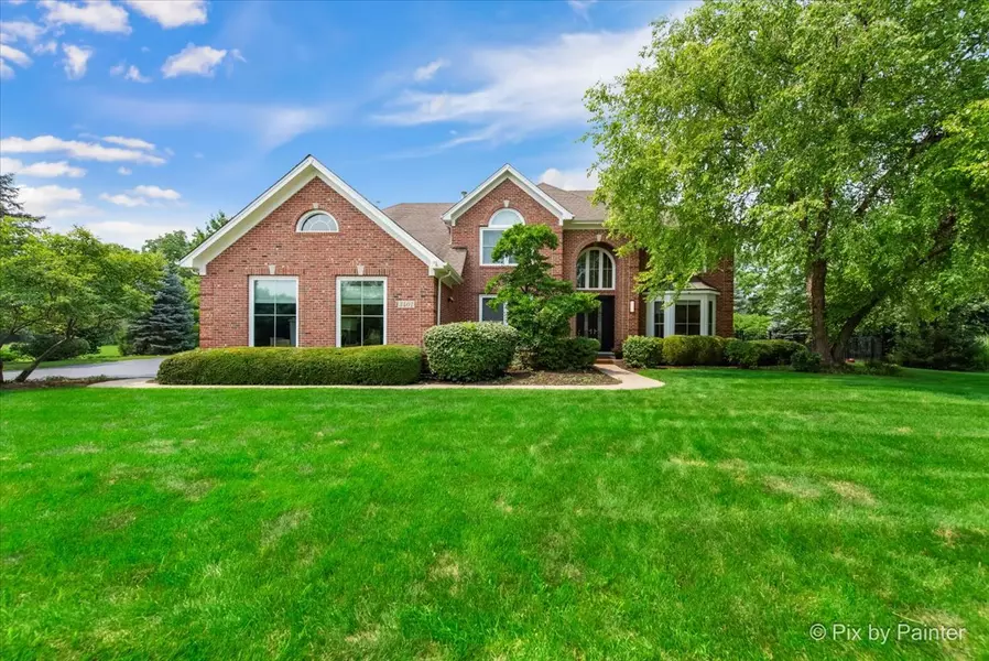 3401 Greenwood LN, St. Charles, IL 60175