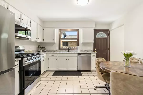 Arlington Heights, IL 60005,1210 S Douglas AVE