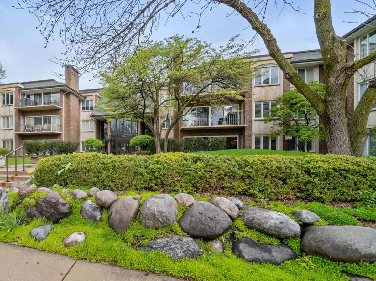 Oak Brook, IL 60523,3 Oak Brook Club DR #E305