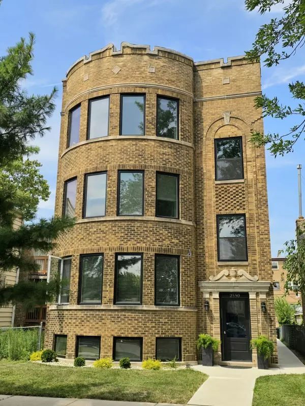 2550 W Balmoral AVE, Chicago, IL 60625