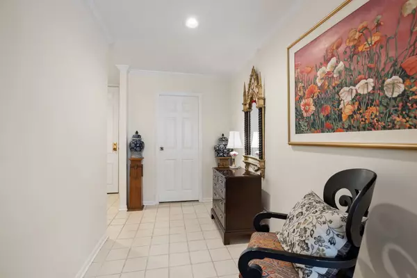 Hinsdale, IL 60521,1140 Old Mill RD #201F