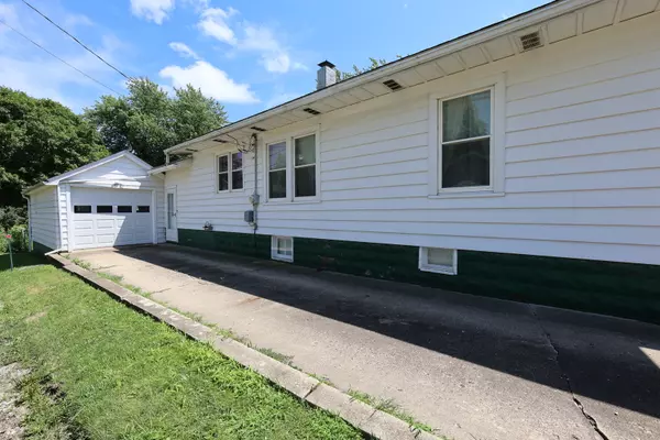 Clinton, IL 61727,108 S Elizabeth ST
