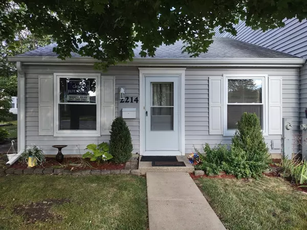 2214 Dorchester CT #2214, Schaumburg, IL 60194