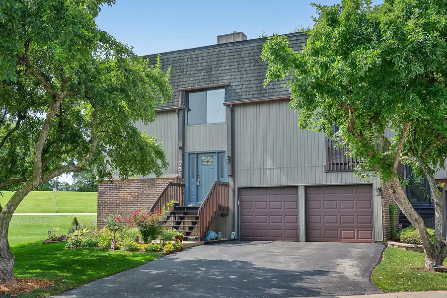 751 High Ridge RD, Roselle, IL 60172