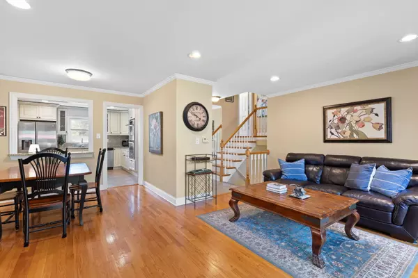 Deerfield, IL 60015,956 Brookside LN