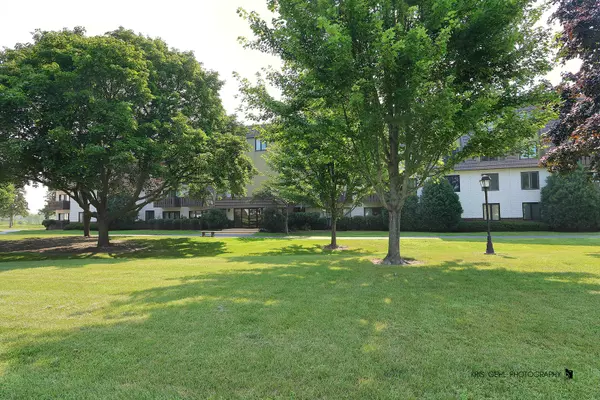 Lake Bluff, IL 60044,12900 W Heiden CIR #4206