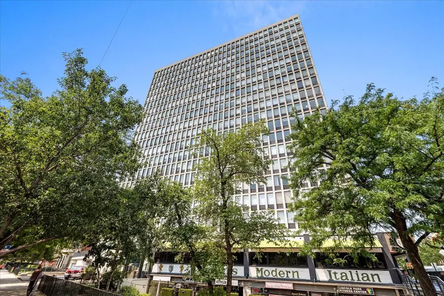 444 W Fullerton Pkwy #601, Chicago, IL 60614