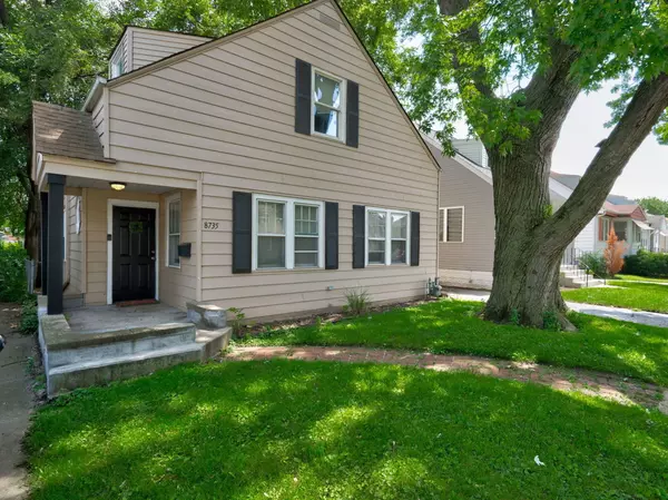 8735 S Sacramento AVE, Evergreen Park, IL 60805