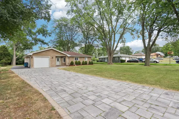 Joliet, IL 60435,1112 Rosary LN