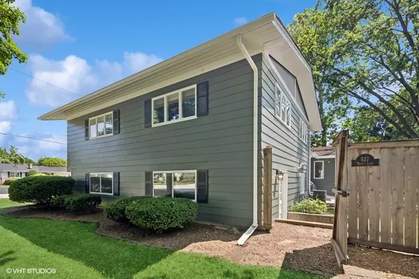 Geneva, IL 60134,527 Maple LN