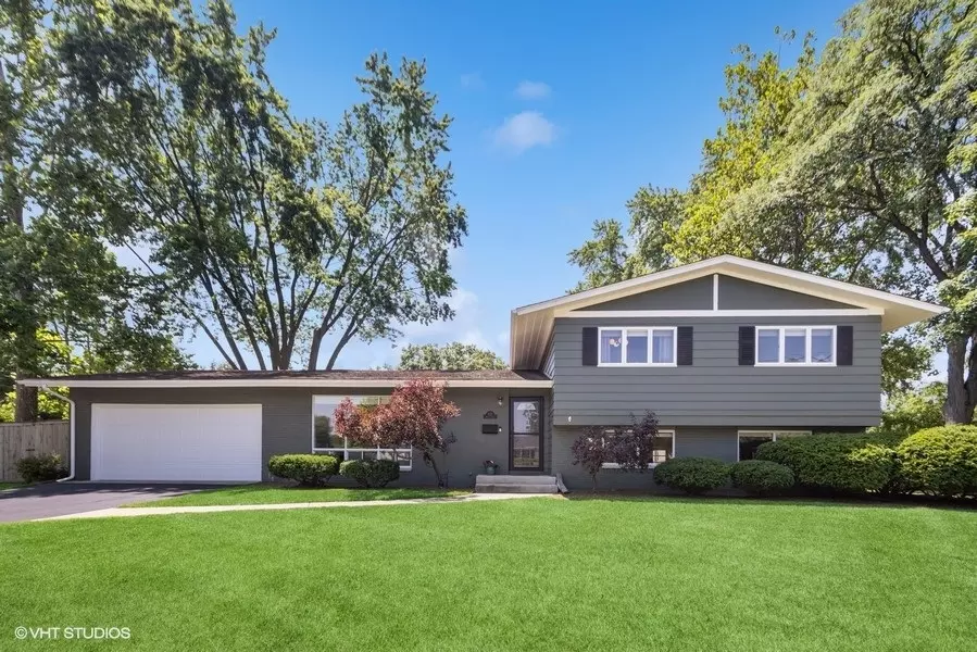 Geneva, IL 60134,527 Maple LN