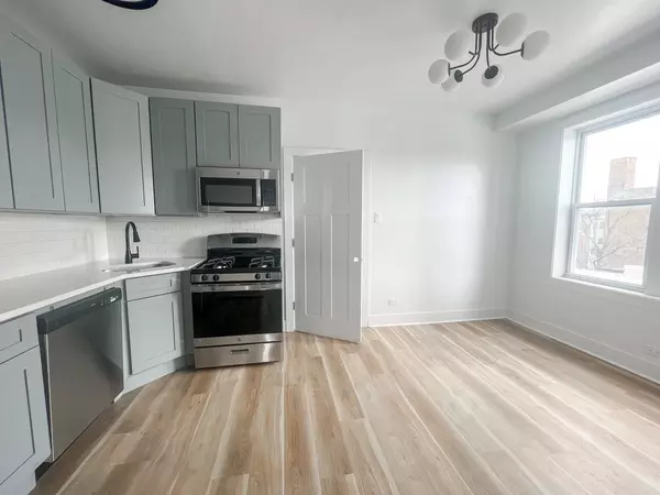 Chicago, IL 60613,3927 N Southport AVE #2S
