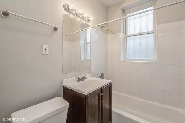 Chicago, IL 60653,435 E Oakwood BLVD #31