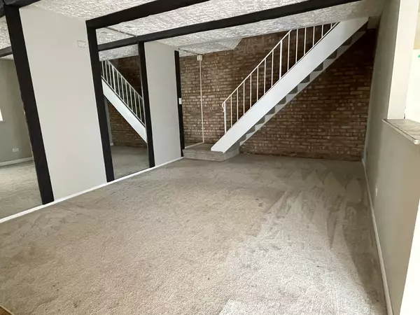 Bartlett, IL 60103,180 Betty CT #B