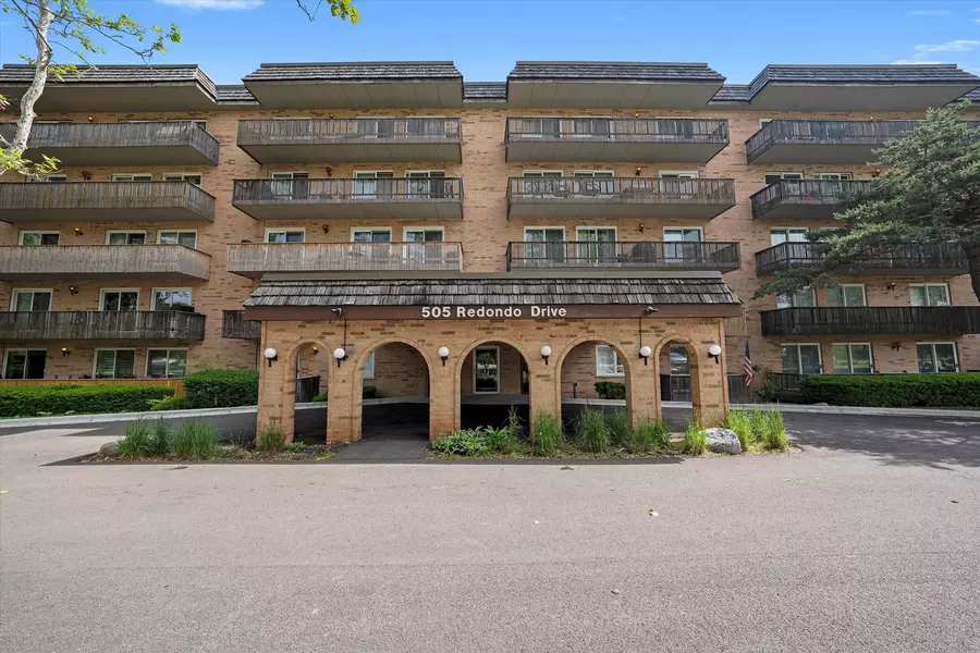 505 Redondo DR #305, Downers Grove, IL 60516