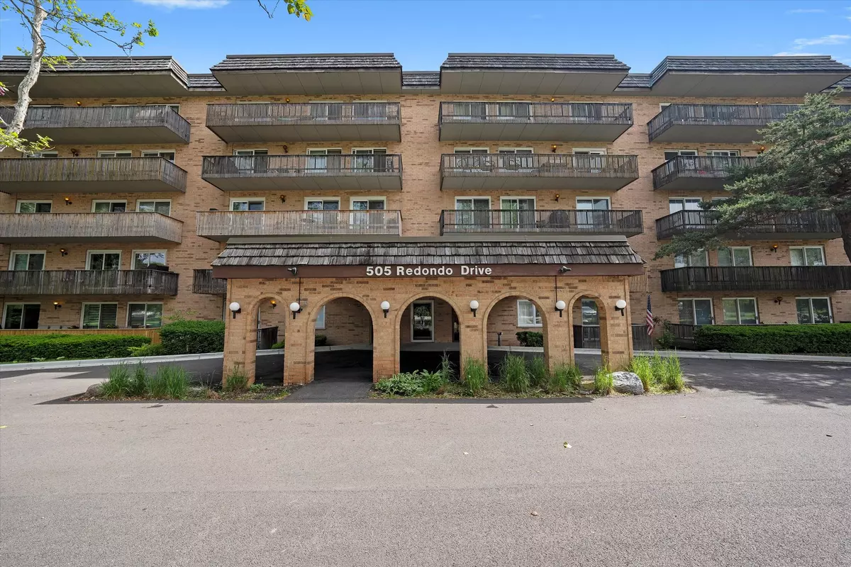 Downers Grove, IL 60516,505 Redondo DR #305