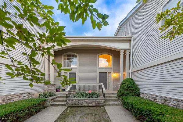 Palatine, IL 60067,7 E Orchard LN