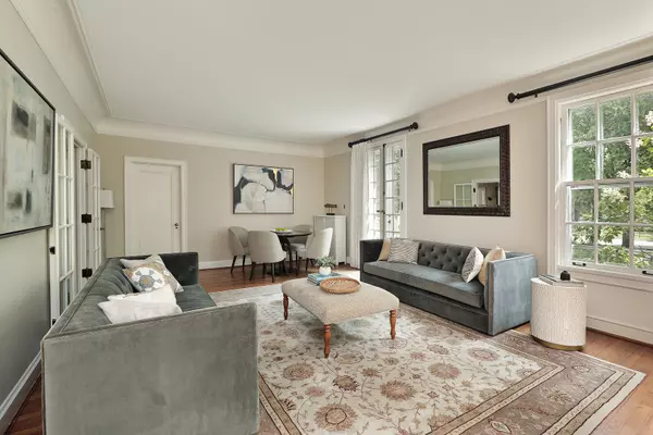 Evanston, IL 60201,2252 Orrington AVE