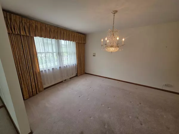 Darien, IL 60561,7725 Sawyer RD