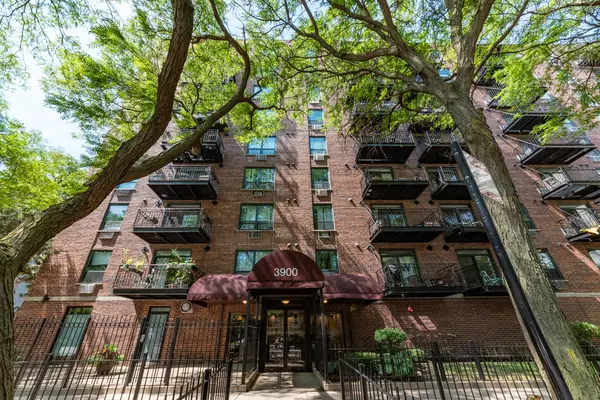 3900 N PINE GROVE AVE #802, Chicago, IL 60613