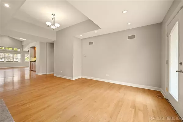Western Springs, IL 60558,4830 Wolf RD