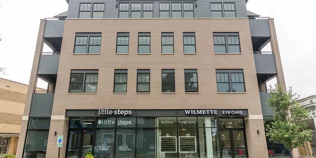 1121 Greenleaf AVE #404, Wilmette, IL 60091