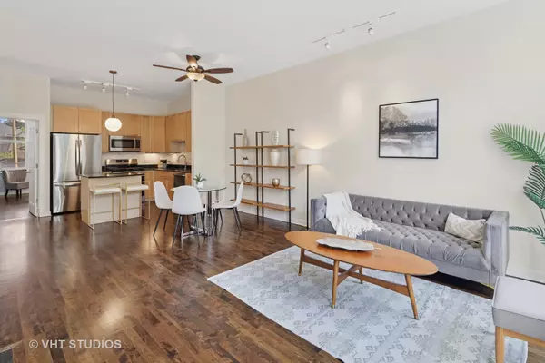Chicago, IL 60618,2038 W Warner AVE #103