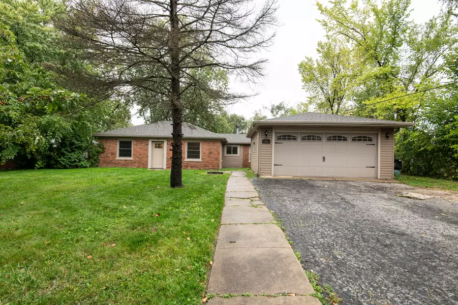 9518 S 89th AVE, Palos Hills, IL 60465