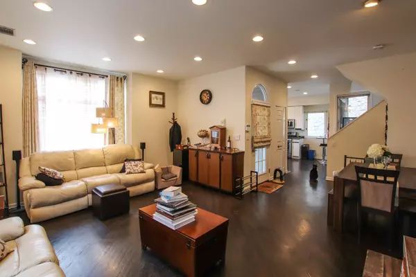Chicago, IL 60614,2140 N WINCHESTER AVE #12
