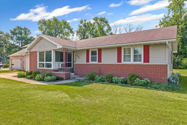 Farmer City, IL 61842,906 E Richardson ST