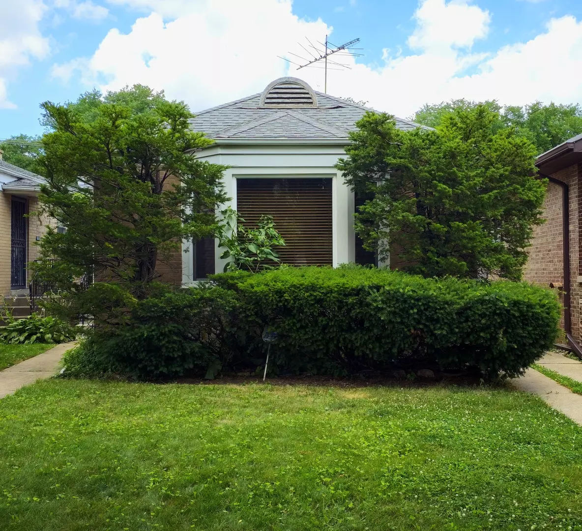 Chicago, IL 60645,3110 W Jarvis AVE