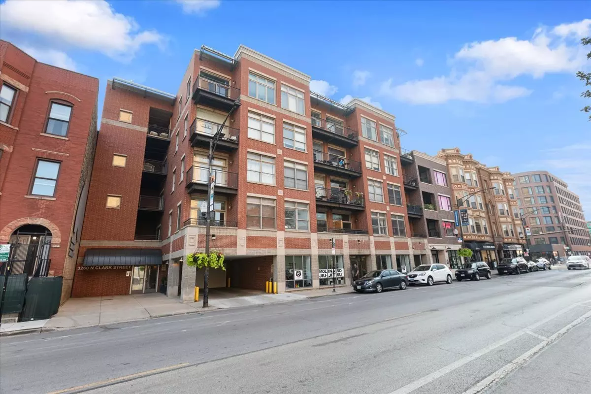 Chicago, IL 60657,3260 N Clark ST #306