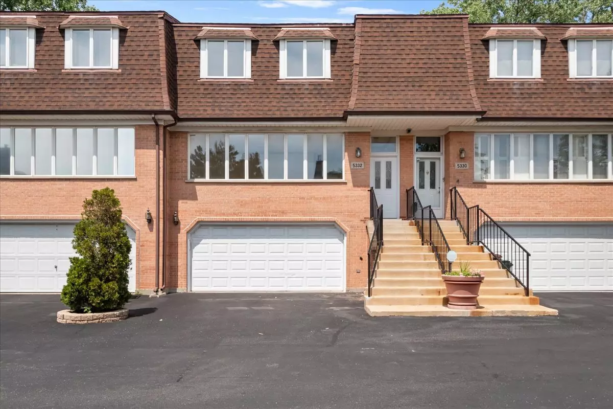 Skokie, IL 60077,5332 Fairview LN