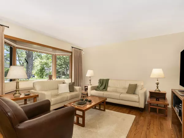 Evanston, IL 60203,9237 Forestview RD