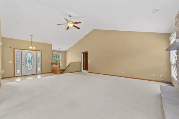 Roscoe, IL 61073,12165 FLOYD DR