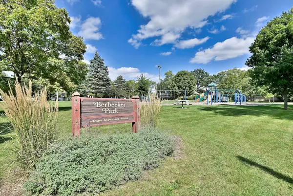 Arlington Heights, IL 60004,1615 E Miner ST