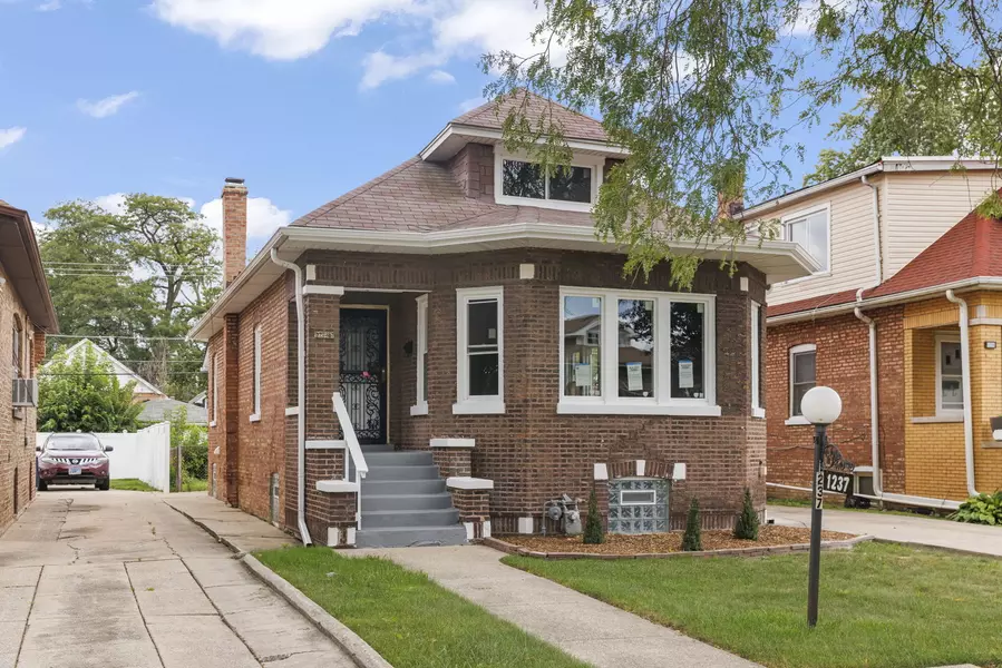 1237 S 14th AVE, Maywood, IL 60153