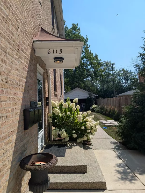 Chicago, IL 60646,6113 N Karlov AVE #G