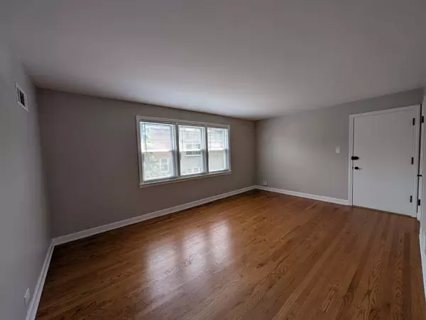 Chicago, IL 60625,2909 W Farragut AVE #2N