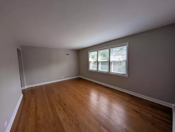 Chicago, IL 60625,2909 W Farragut AVE #2N