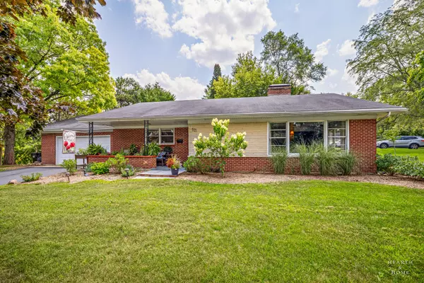521 Skyline DR, Fox River Grove, IL 60021