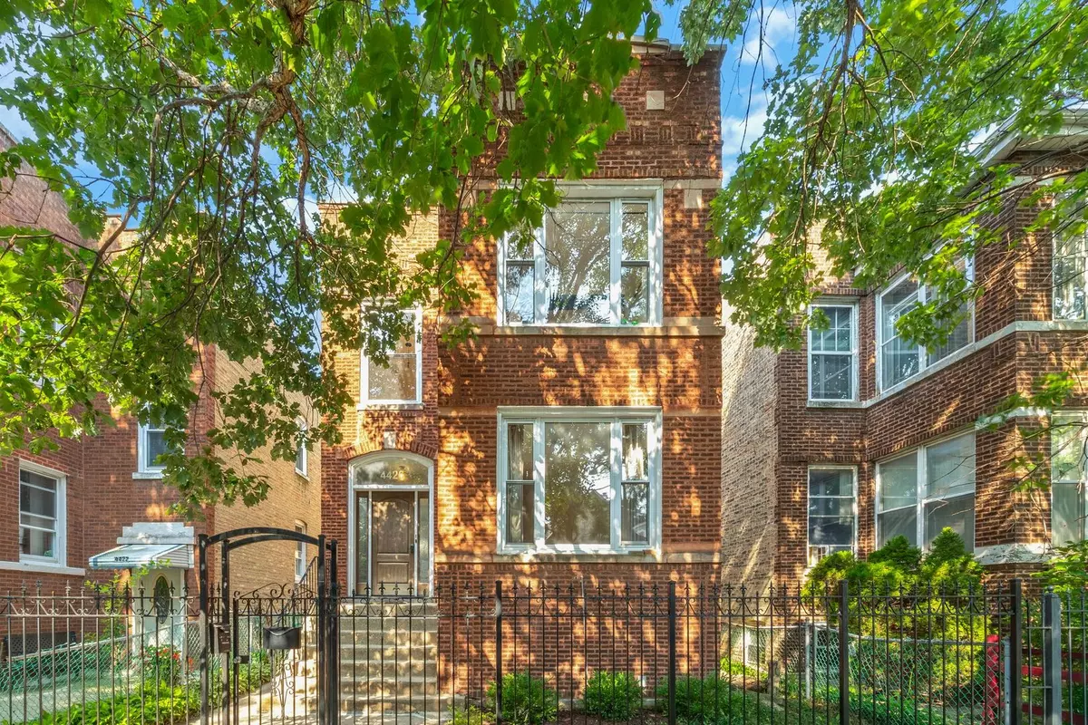 Chicago, IL 60625,4426 N Drake AVE