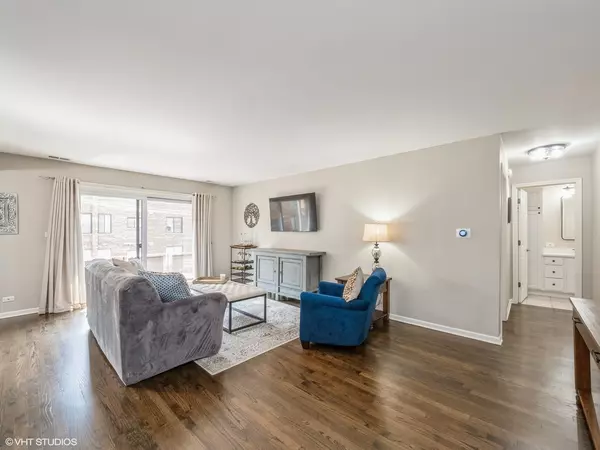 Arlington Heights, IL 60005,121 S Vail AVE #306