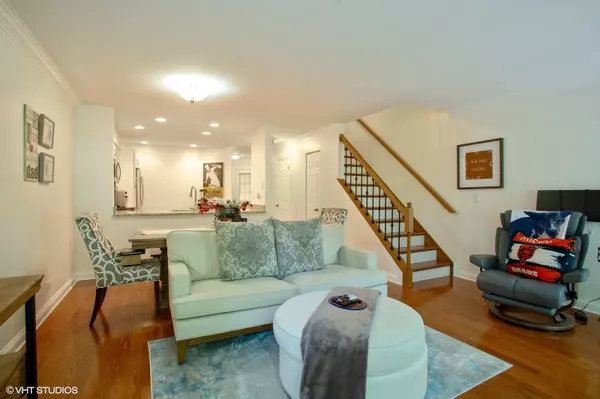 Carol Stream, IL 60188,1077 Lakewood CIR