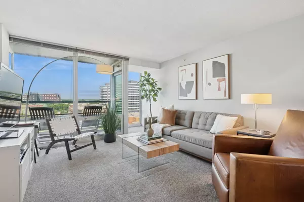 Evanston, IL 60201,800 Elgin RD #1002