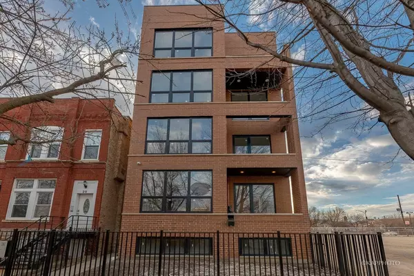 18 S Seeley AVE #3, Chicago, IL 60612