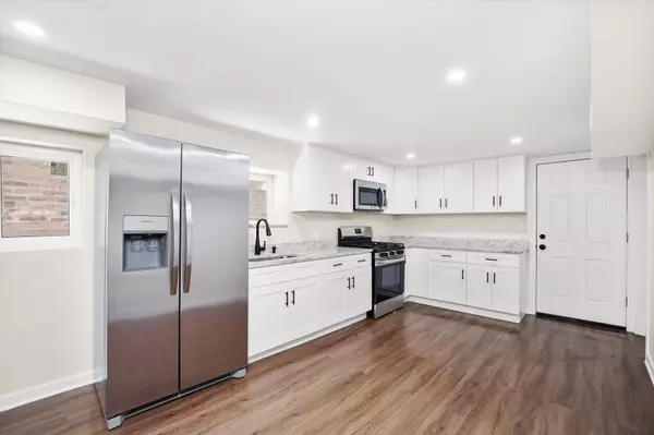 4952 W Augusta BLVD, Chicago, IL 60651