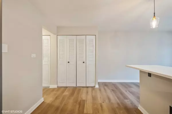 Elmwood Park, IL 60707,2330 N Harlem AVE #2D
