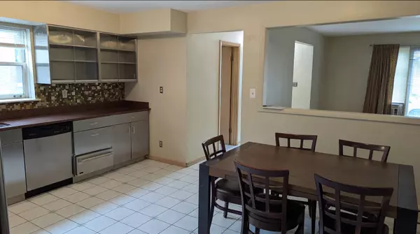 Blue Island, IL 60406,1917 York ST